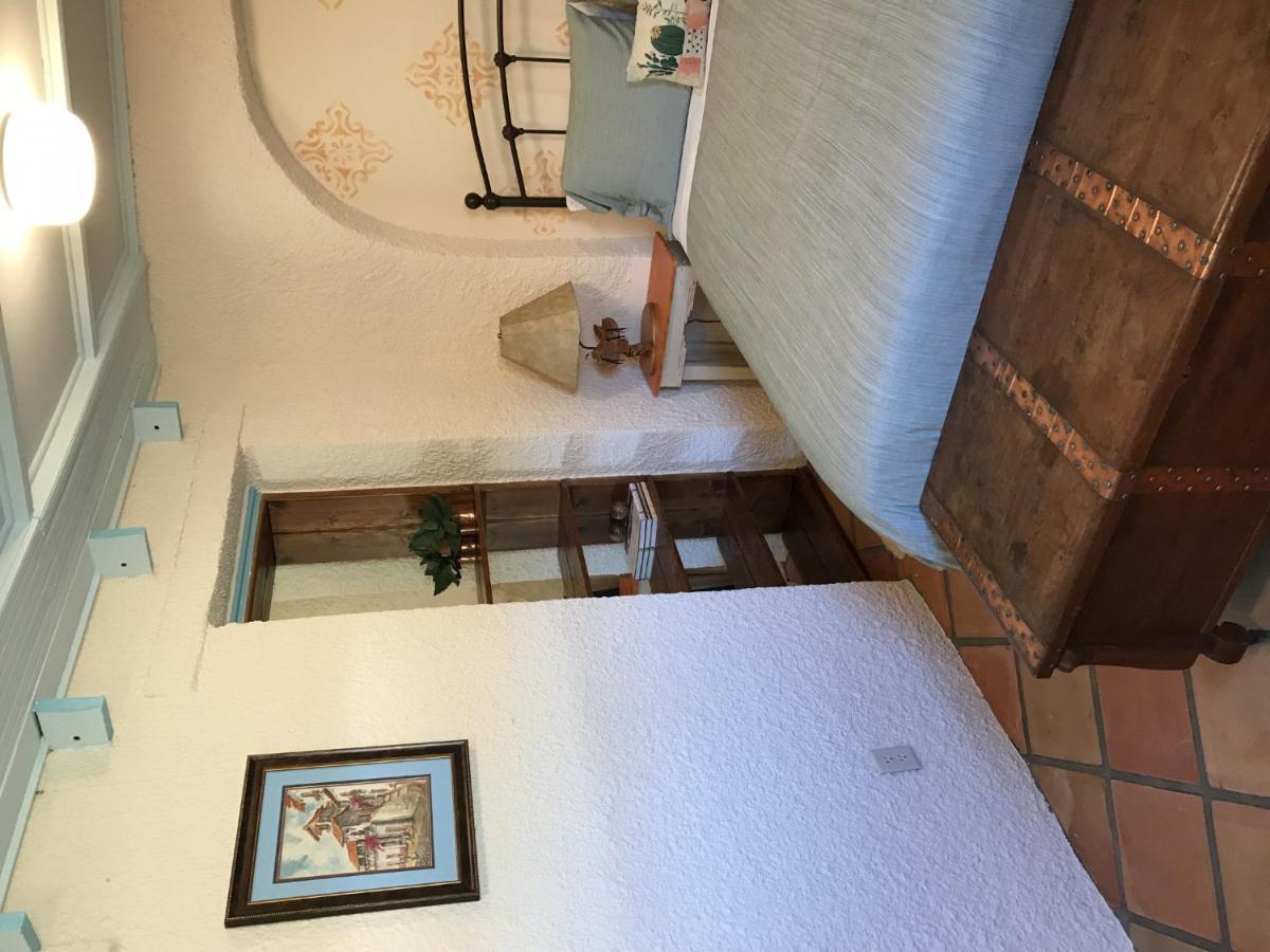 El Viejo Adobe - Across From Sul Ross Campus Bed & Breakfast Alpine Bagian luar foto
